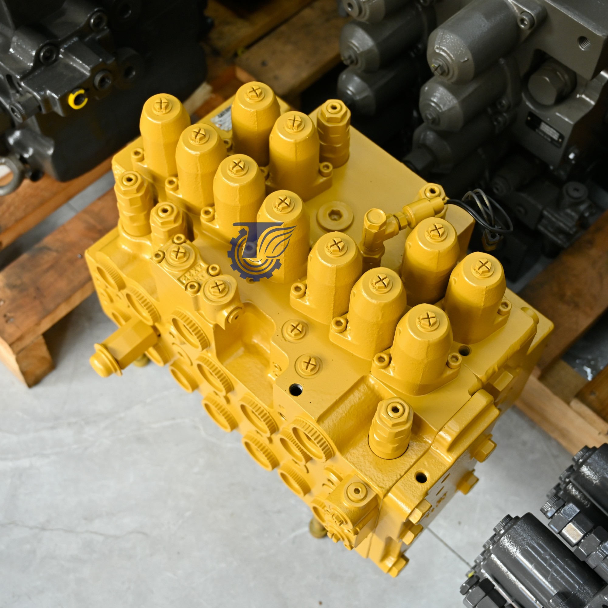 Hydraulic Control Valve 2063338 Main Control Valve 206-3338 Hydraulic ...